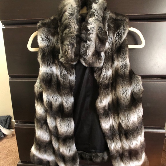 Faux Fur Vest - Picture 6 of 7